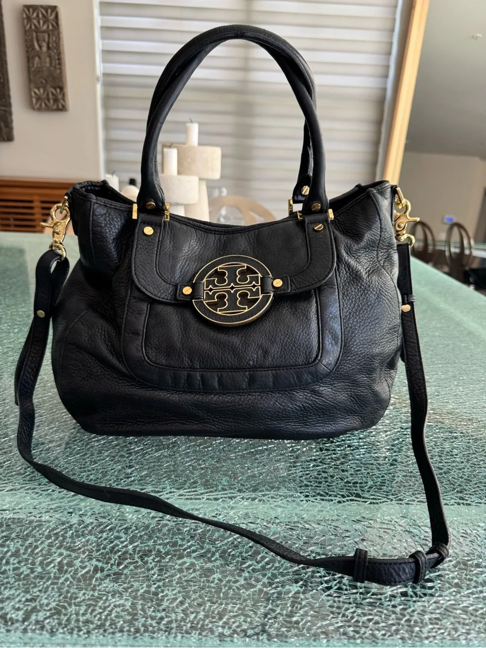 Tory Burch Black Leather Shoulder handbag with Gold Logo